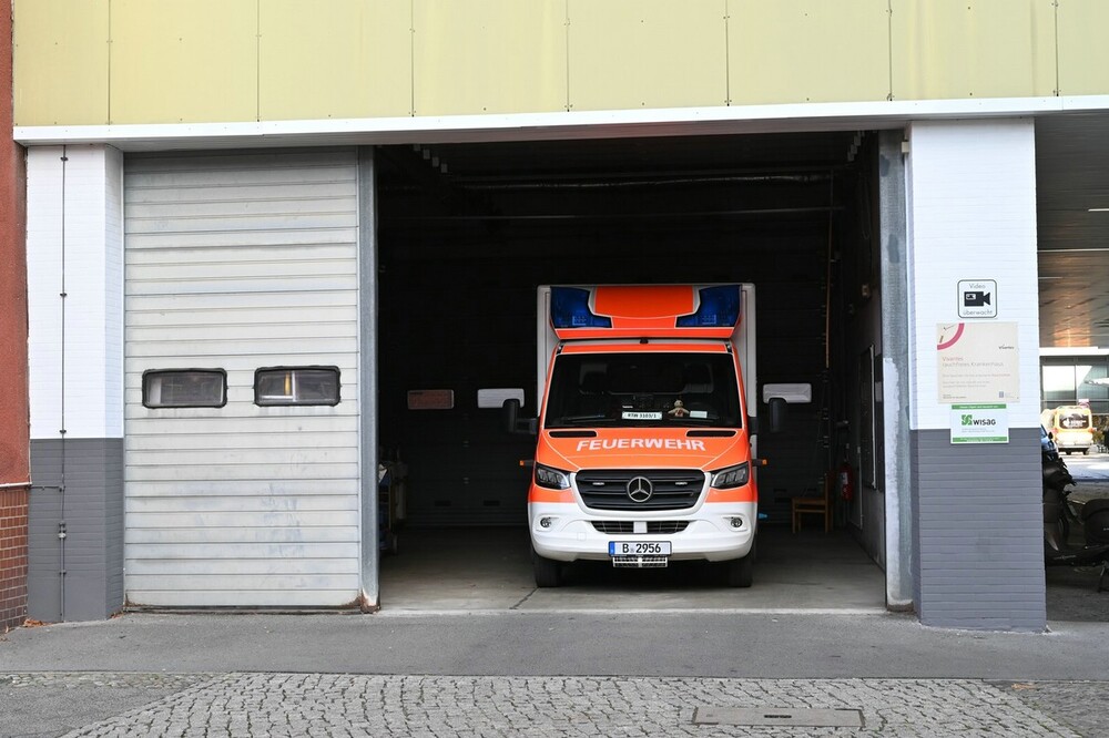 Rettungswagen in Fahrzeughalle