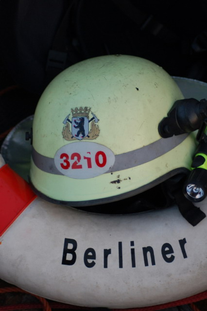 Feuerwehrhelm mit Kennzeichen 3210