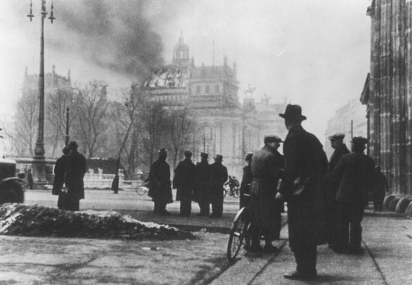 Brennender Reichstag, Schaulustige