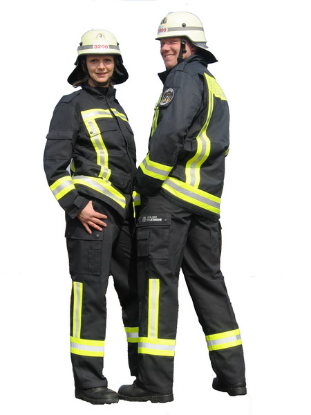 Zwei Personen in leichter Schutzkleidung 