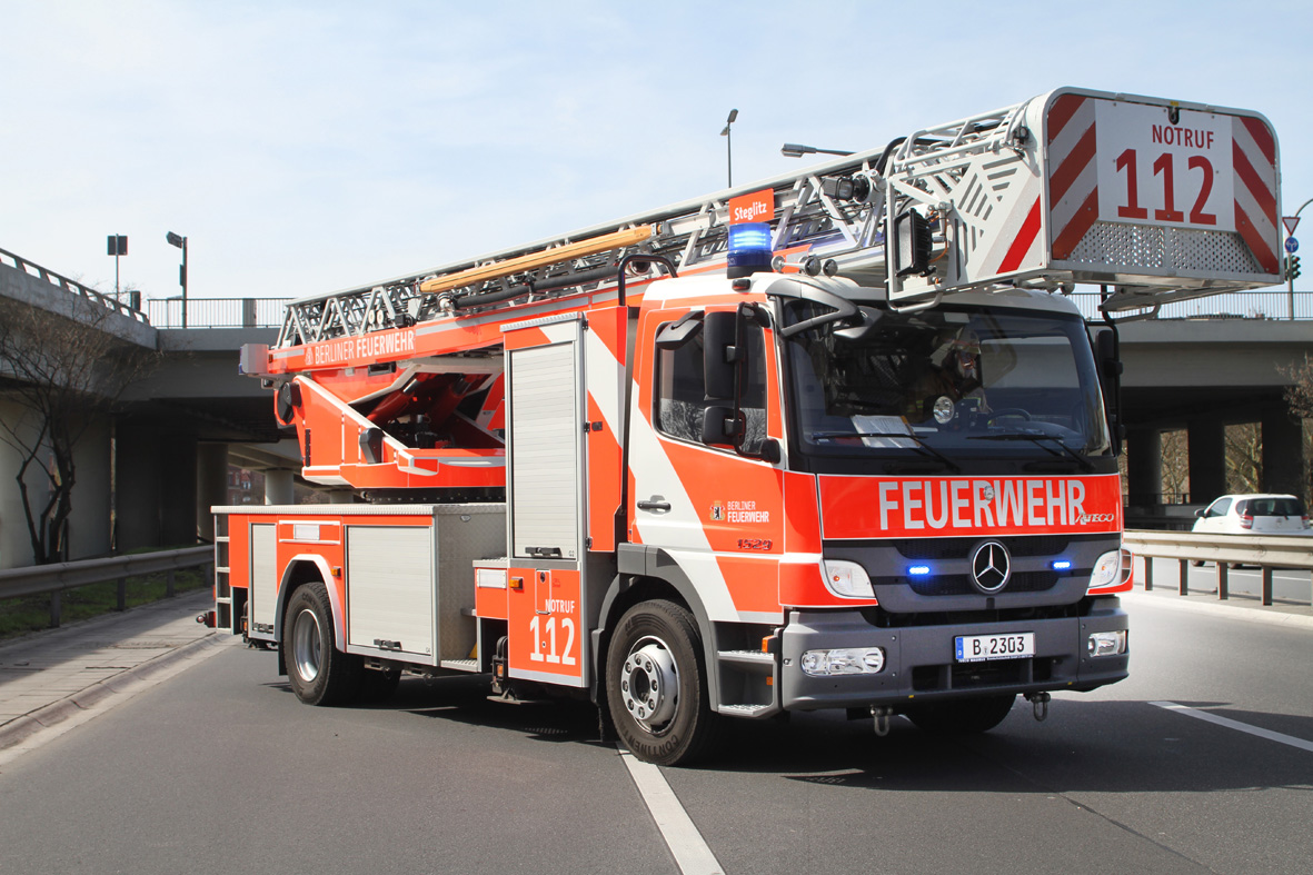 Berliner Feuerwehr - Schlüsselanhänger DLK 23/12 CS - Berlin - Online-Shop