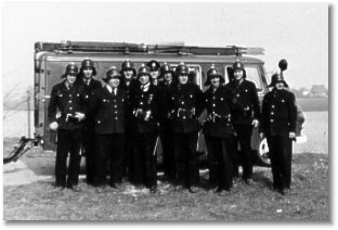 Gruppenbild Feuerwehrleute in Einsatzkleidung