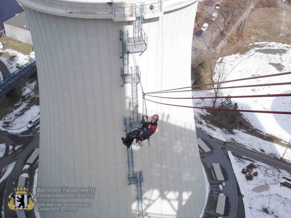 Einsatz am Kühlturm mit Seilbahn