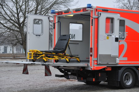 Rettungswagen I, Ladebordwand mit Schwerlasttrage