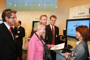 Bundesministerin informiert sich am Messestand
