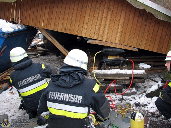 Das Dach mit Hebekissen angehoben