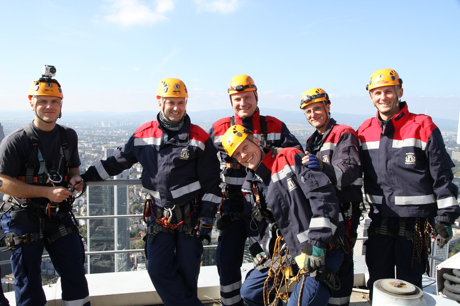 Gruppenbild auf Hochhaus