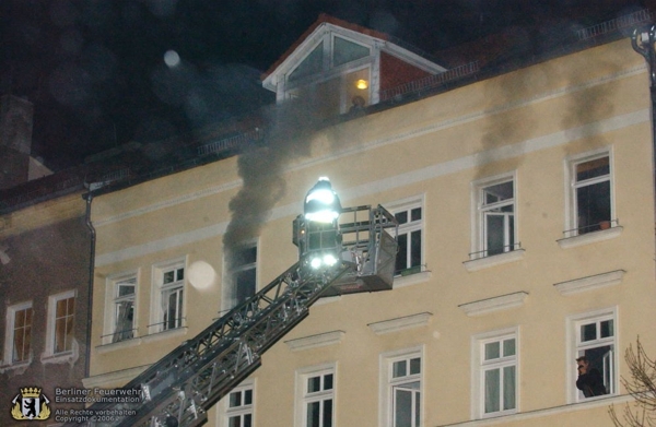 Menschenrettung über Drehleiter