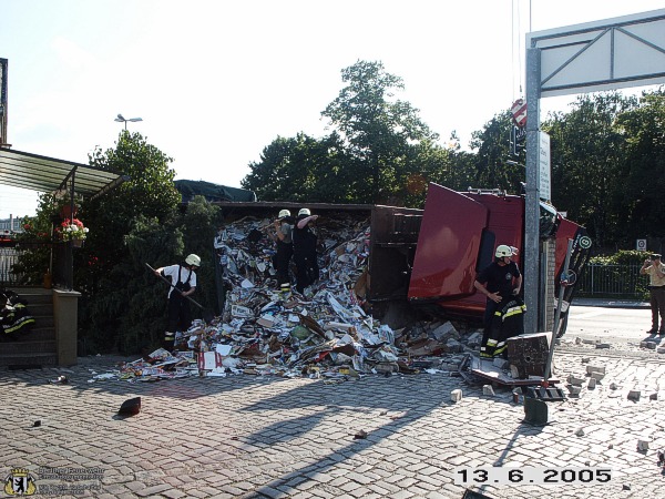 Der LKW wird entladen