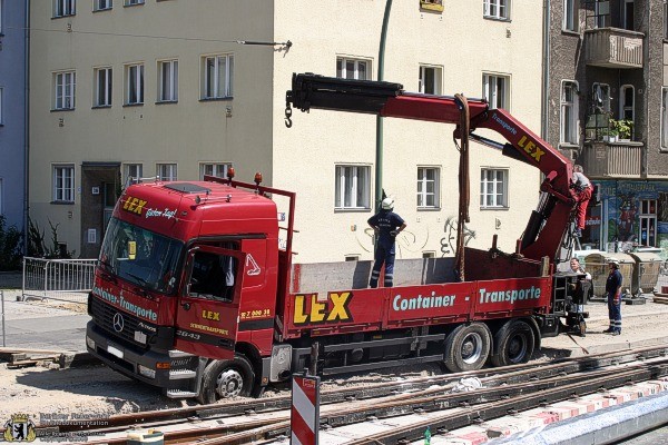 Der LKW ist aufgerichtet