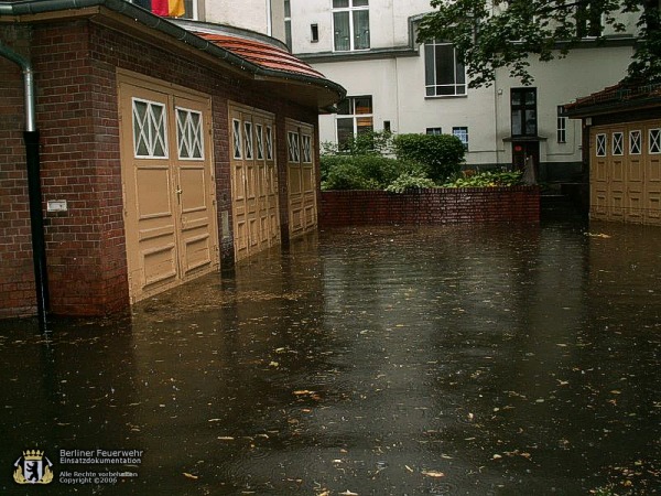 Überschwemmter Hof