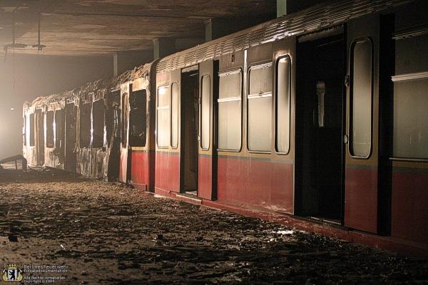 Ausgebrannter S-Bahnwaggon