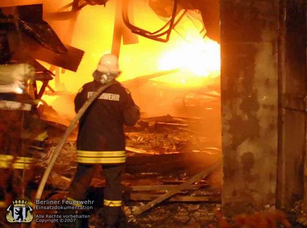 Feuerwehrmann am C-Rohr