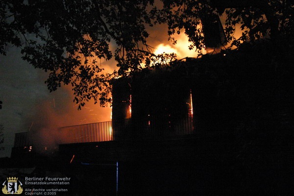 Flammen im Obergeschoss