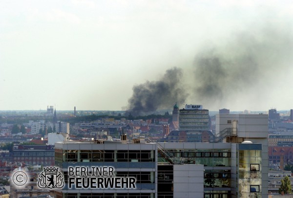 Rauchwolke über Tempelhof