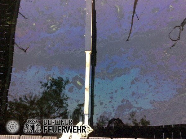 Öl im Kladower Hafen