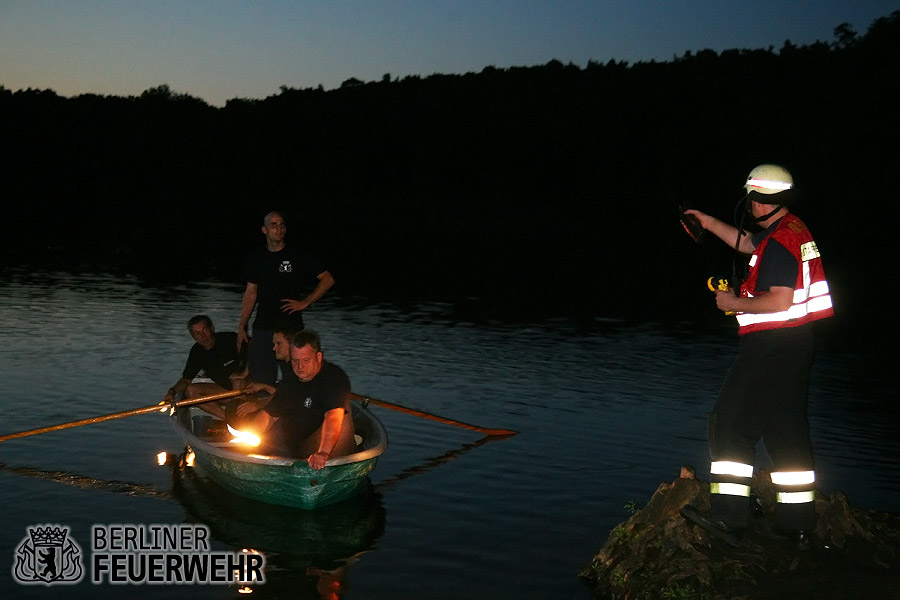 Suchtrupp im Rettungsboot