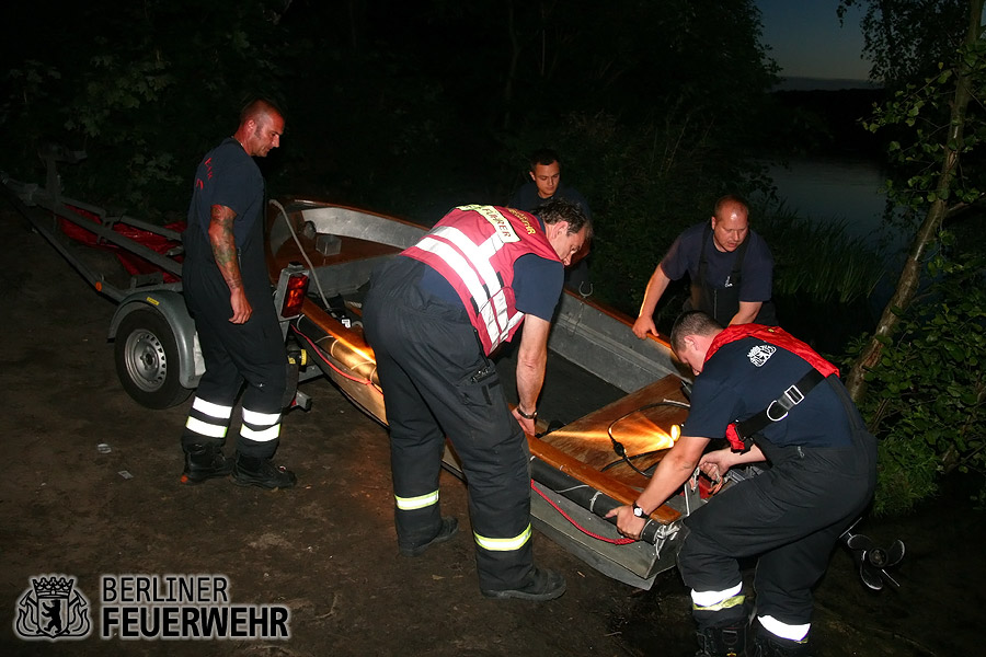 Suchtrupp im Rettungsboot