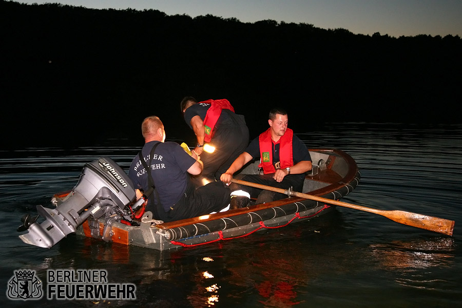 Suchtrupp im Rettungsboot