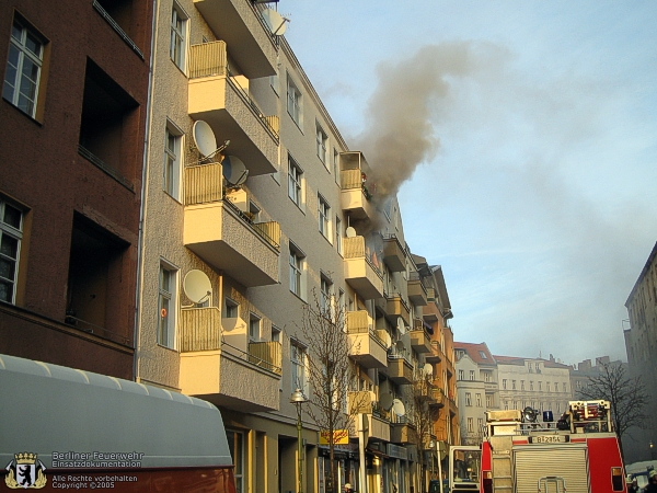Rauch aus der Brandwohnung