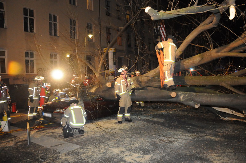 Schlinge zum Anheben wird angebracht