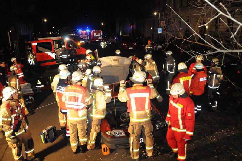 Dach des Fahrzeuges wird demontiert