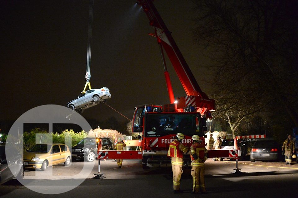 Feuerwehrkran im Einsatz