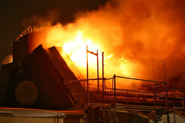Dachstuhl in Flammen