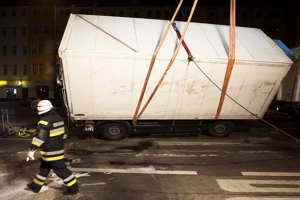 Anhänger wird aufgerichtet
