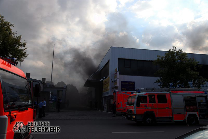 Rauchwolke über Tempelhof