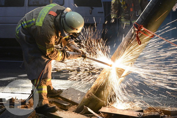 Bergungsarbeiten der Laterne