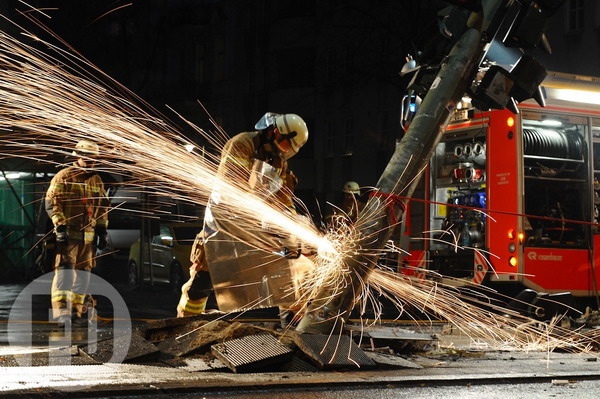 Bergungsarbeiten der Laterne