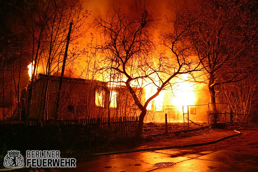 Brennende Lagerhalle