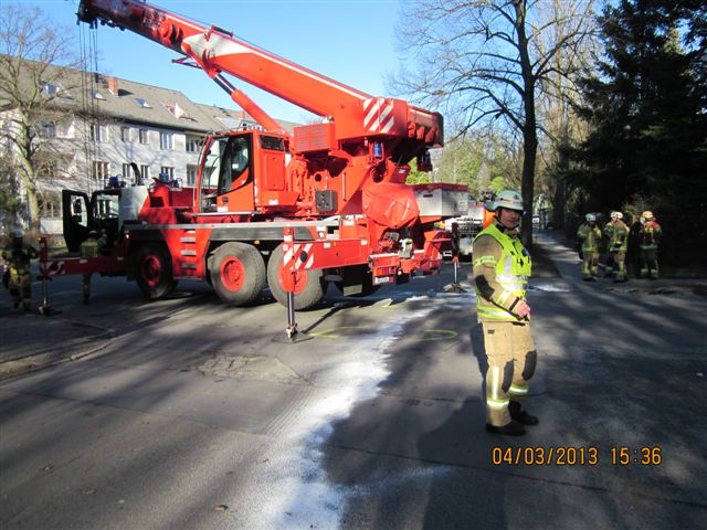 Feuerwehrkran im Einsatz