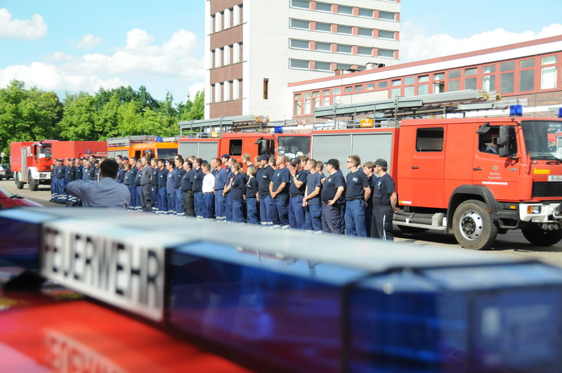 Auf dem Hof der Feuerwache 3600