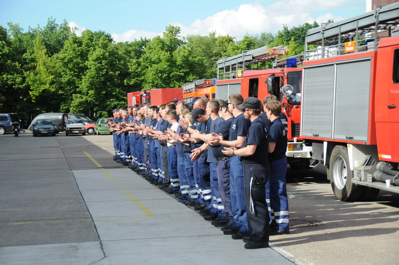 Auf dem Hof der Feuerwache 3600