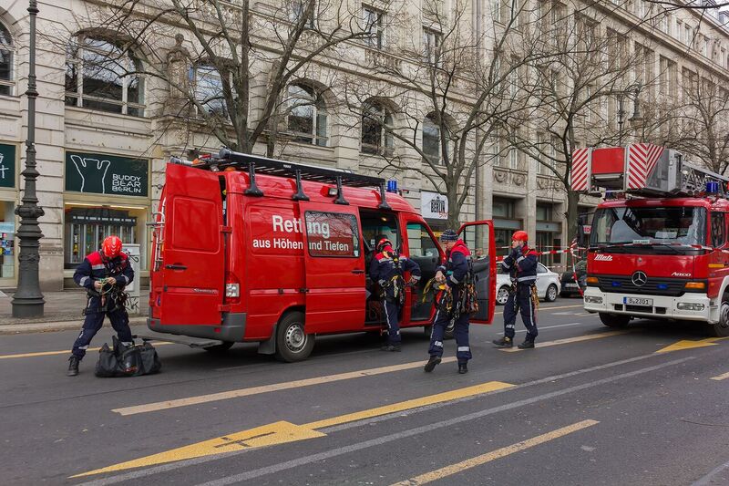 Einsatz der Höhenrettung Unter den Linden - Müller Photographie Berlin