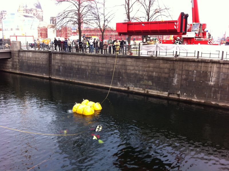 Bergung der Skulptur