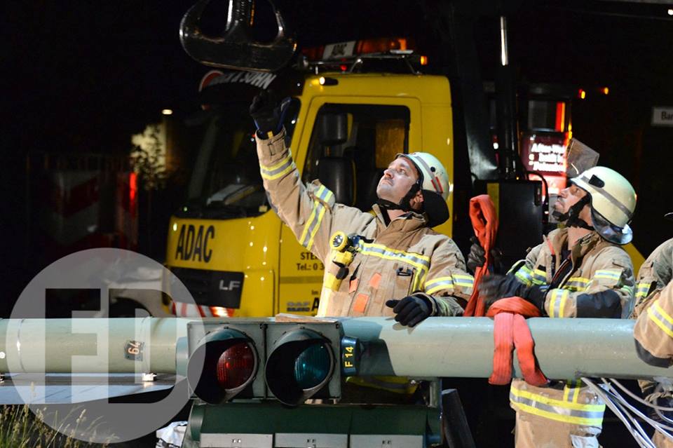 Lichtmast wird abgelegt