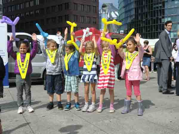 Schulkinder am Potsdamer Platz