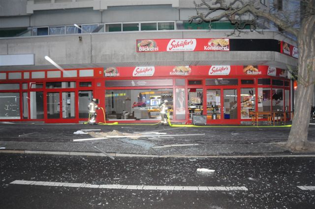 Trümmerteile auf der Straße