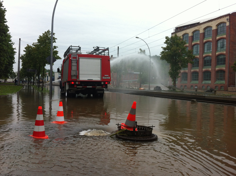 Straßen werden abgepumpt