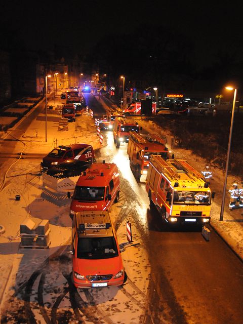 Blick auf die Einsatzfahrzeuge