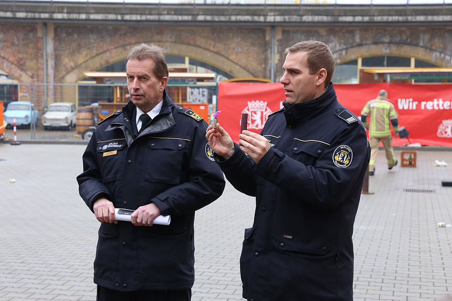 Unterschiedliche Feuerwerksarten werden erklärt