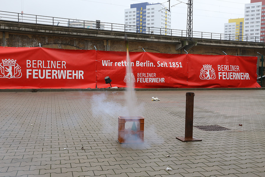 Demonstration eines Feuerwerkskörpers