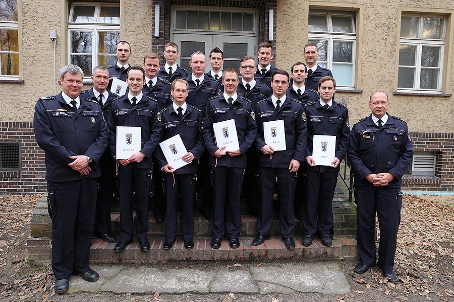 Gruppenbild der Brandreferendare und Brandoberinspektor-Anwärter