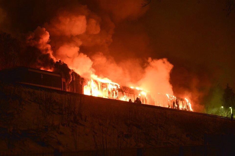 Zug im Vollbrand