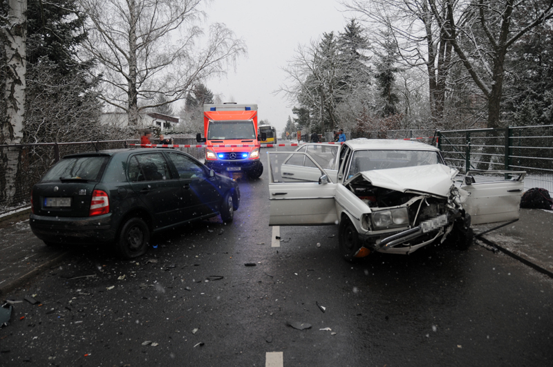 Rettungswagen rückt ab