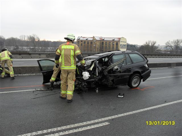 Rudolf-Wissell-Brücke,     Pkw-Bergung