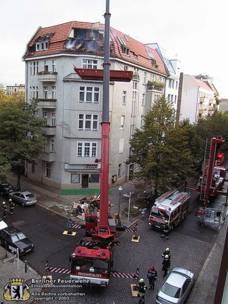 Schuttmulde am Feuerwehrkran